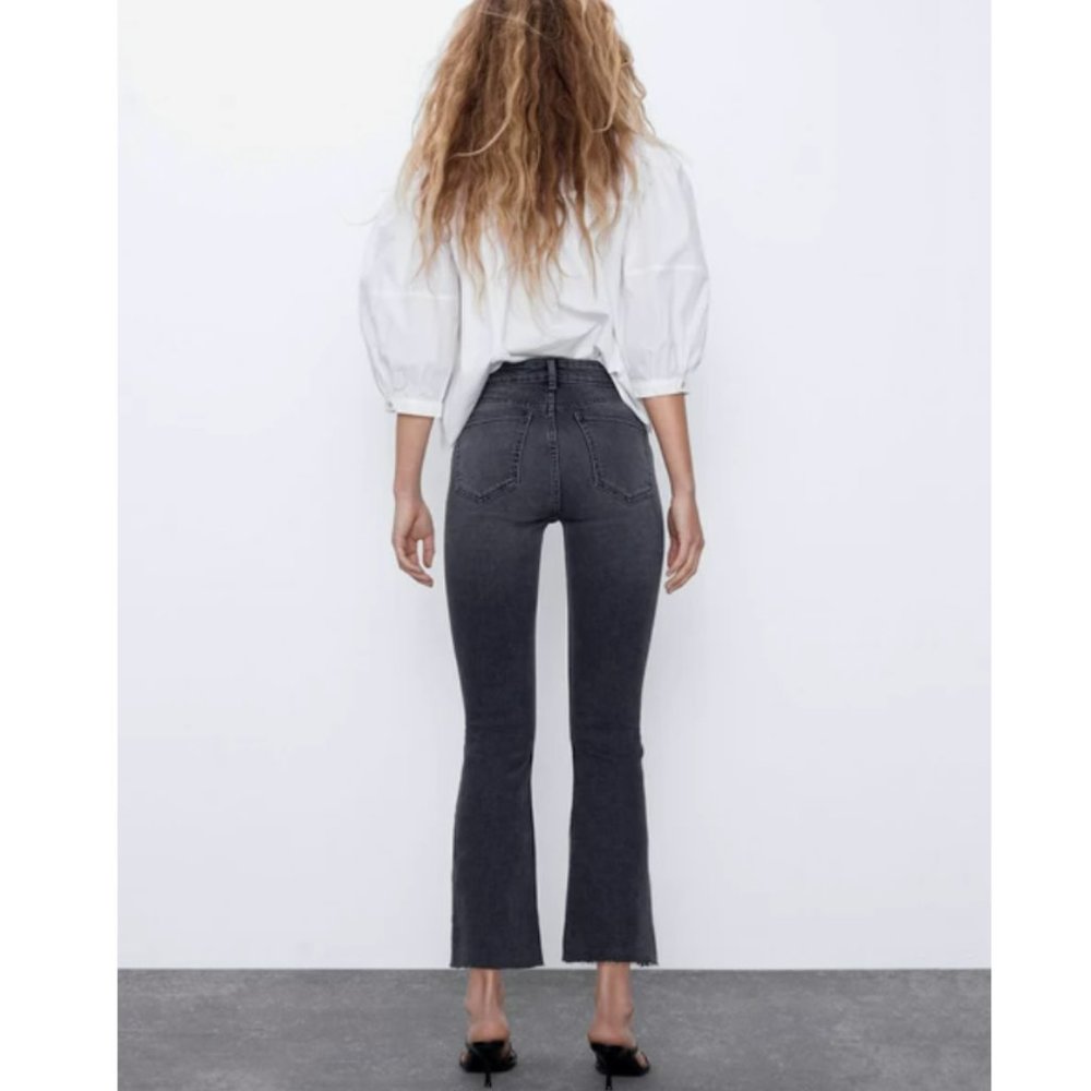 NWOT - Zara midrise grey cropped flared jeans - Picture 2 of 3